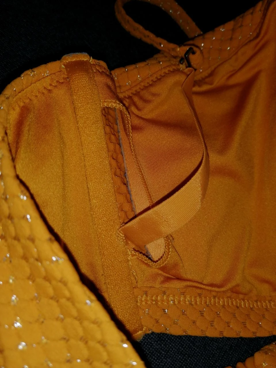 Bikini de 2 piezas: Top de banda/ braguita texturizada mostaza y dorado "Etam" – photo 6
